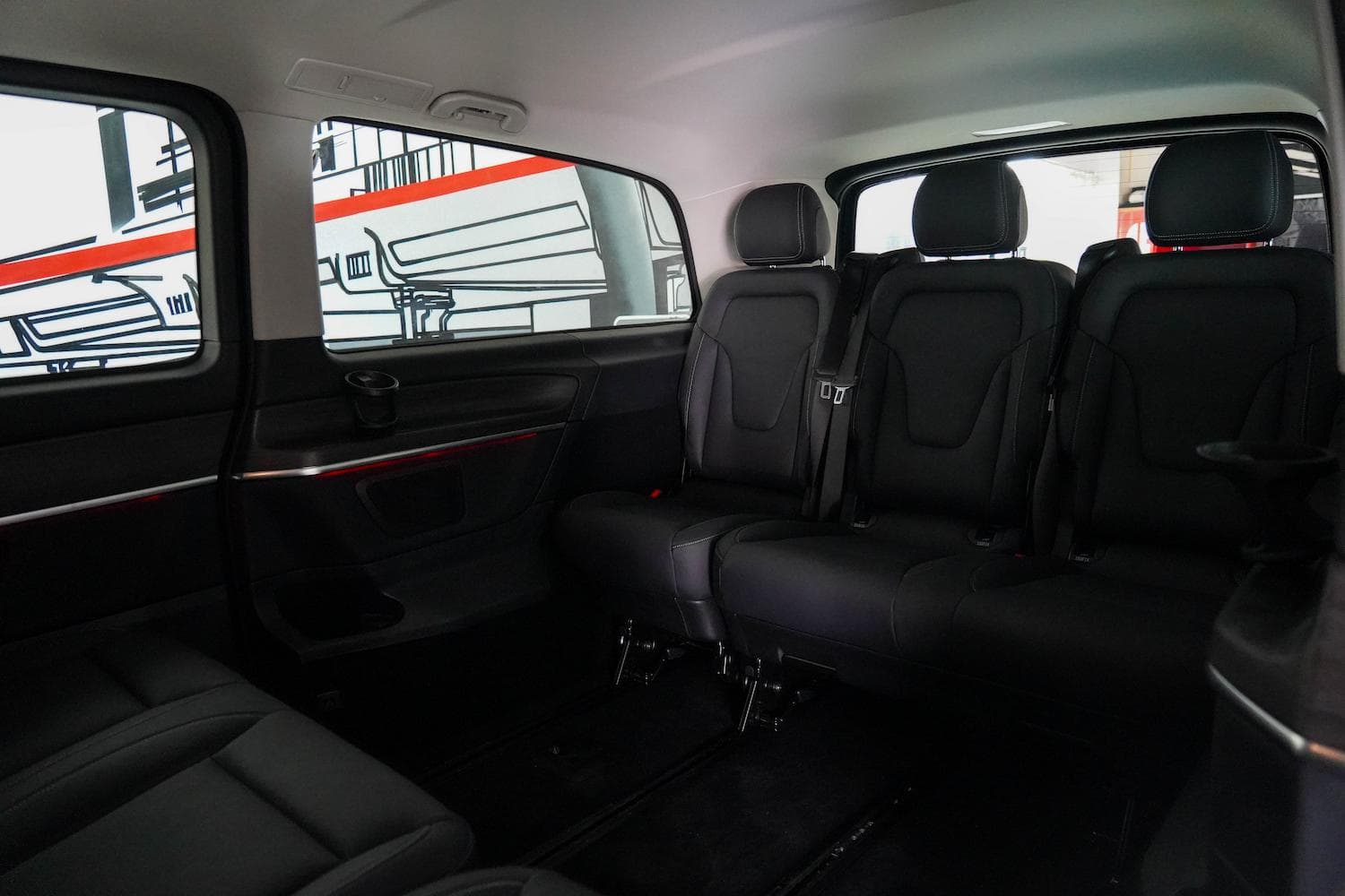 Mercedes-Benz V300 - Image 2