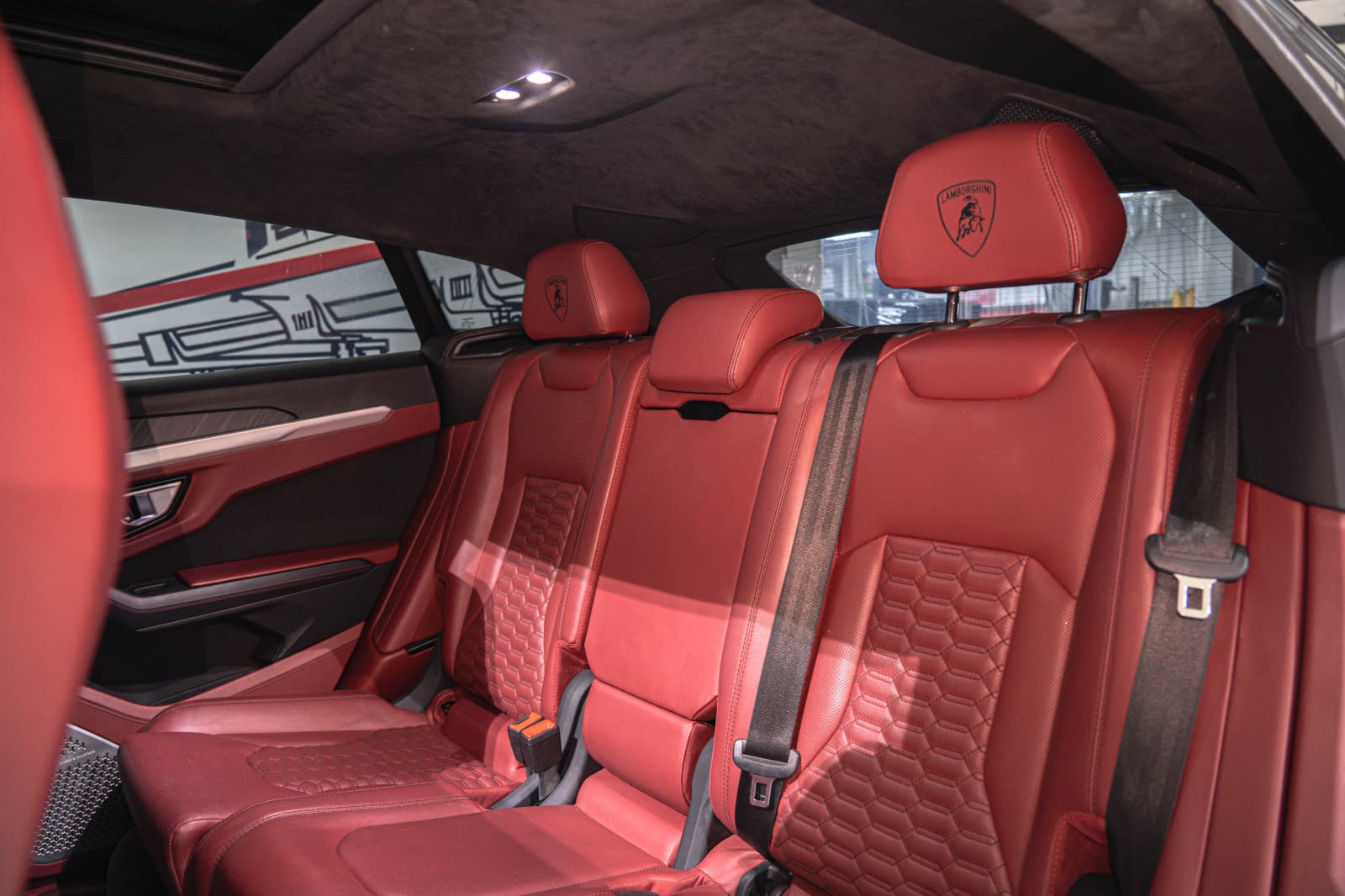 Lamborghini Urus - Image 2