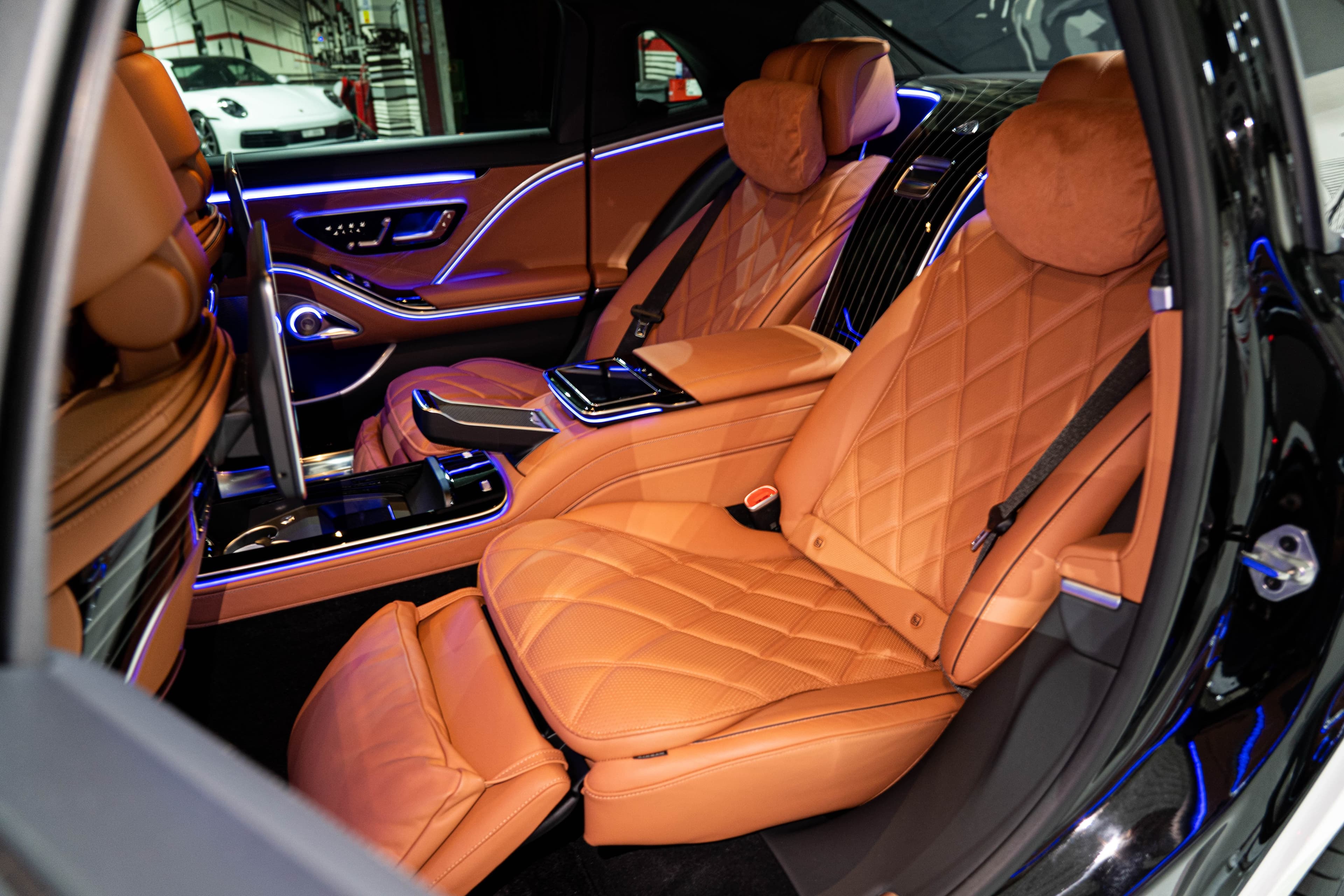 Mercedes-Benz S680 Maybach - Image 2