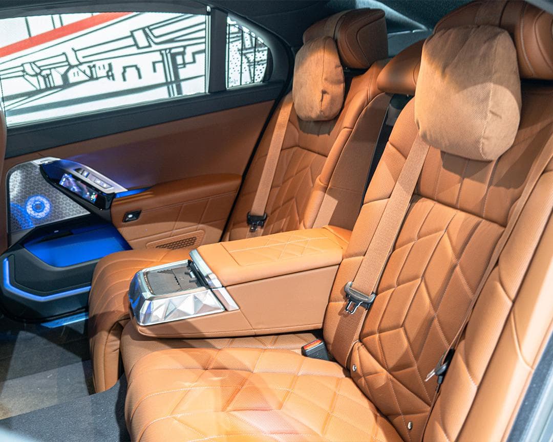 BMW 735i with chauffeur in Dubai — photo 2