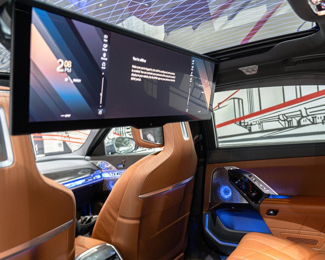 BMW 735i with chauffeur in Dubai — photo 3